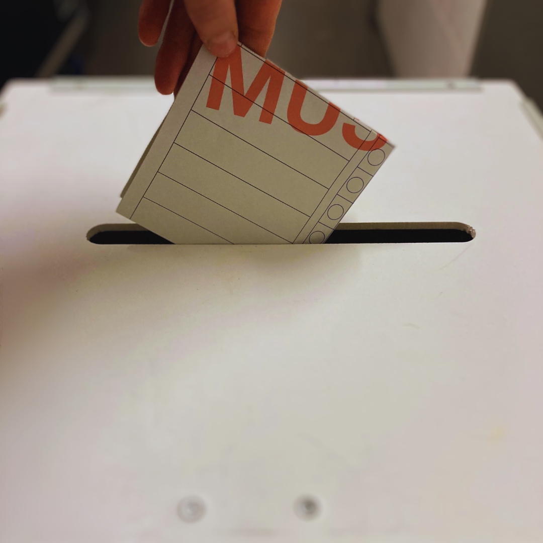 Wahlhelferinnen und Wahlhelfer für die Europawahl am 9. Juni 2024